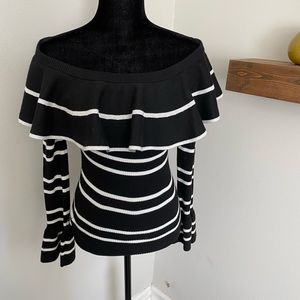 Vici off the shoulder sweater size med